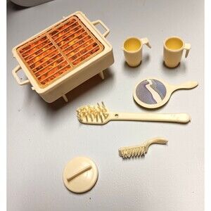 Vintage 1976 Barbie Star Traveler Motor Home Accessories BBQ Mugs Mirror Brush+